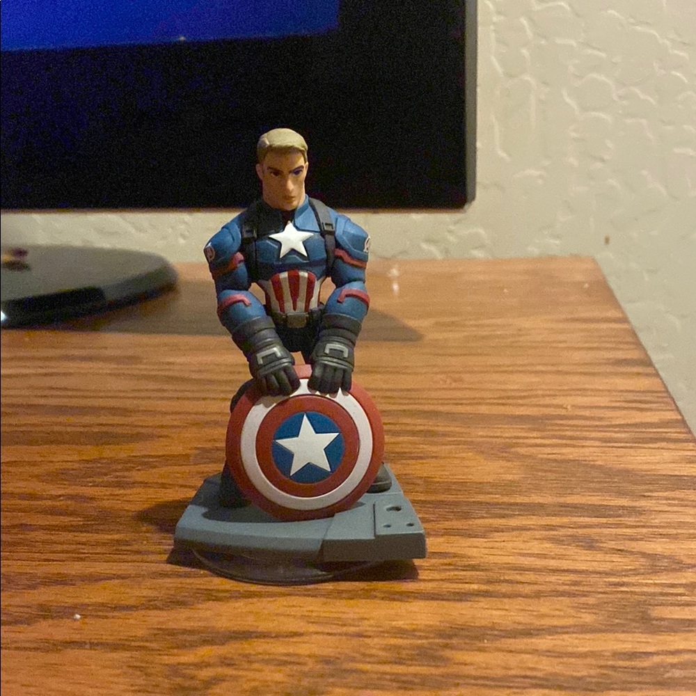 Captain America 3.0 Disney infinity figure